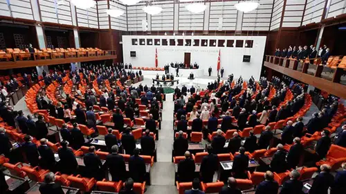 TBMM'de fon krizi gerilimi: Akbaşoğlu'nun konuşması sırasında ara verildi