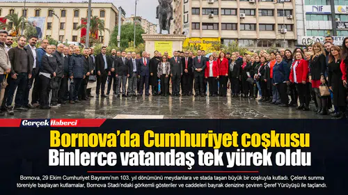 Bornova’da Cumhuriyet coşkusu... Binlerce vatandaş tek yürek oldu