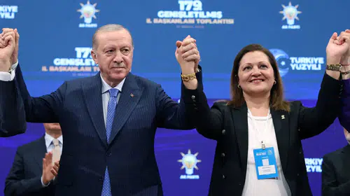 Burcu Köksal'dan Mahinur Özdemir Göktaş'a sosyal medya desteği