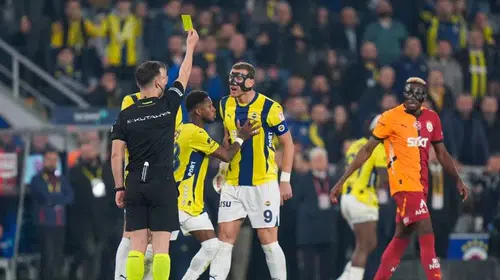 Galatasaray-Fenerbahçe derbilerinde son 20 maçta 16 kırmızı kart çıktı