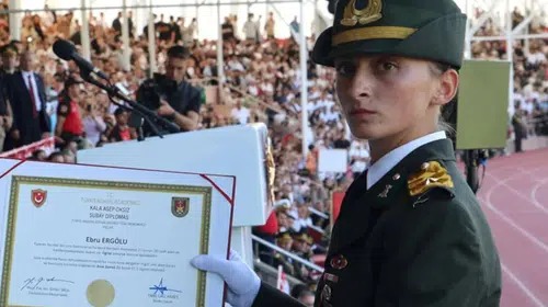 TSK’dan ihraç edilen Ebru Eroğlu’nun gazi babası 35 yıllık işinden çıkarıldı