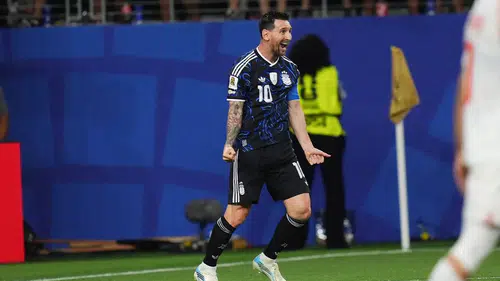 Arjantin, Messi'nin rekoruyla grubu kayıpsız tamamladı