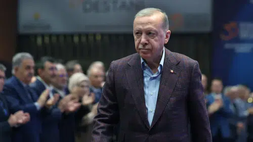 Kabinede iki bakanla yollar ayrılıyor: Tarih belli oldu