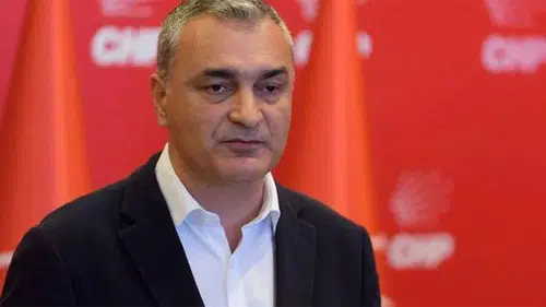 CHP'de yeni yönetimden net mesaj: Kurultay yok, disiplin ve ihraç var