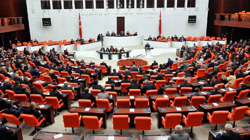 AK Parti'nin teklifi Meclis'i Temmuzda da çalıştıracak