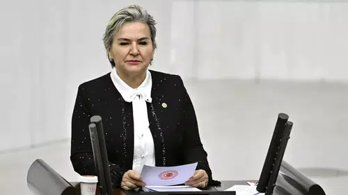 İstanbul Milletvekili Nimet Özdemir, CHP'den istifa etti