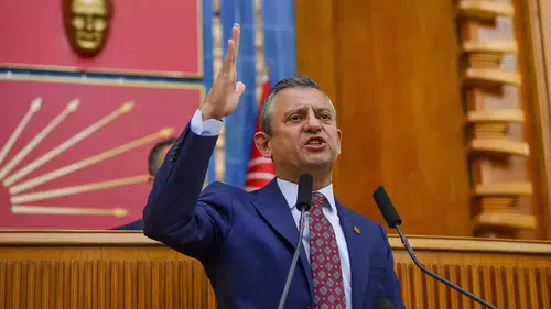 Özgür Özel'den hükümete öğretmen çıkışı: Polisi kalkan yapıyorlar