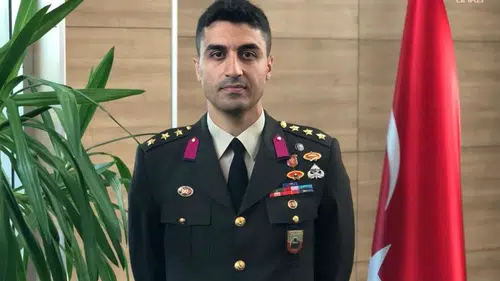 Kılıçlı yemin nedeniyle TSK'dan ihraç edilen Yarbay Türkoğlu, göreve iade edildi