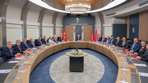Kılıçdaroğlu TBMM yerine kurullarını neden topluyor?