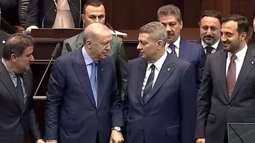 İYİ Parti'den ayrılan vekil AK Parti'ye katıldı