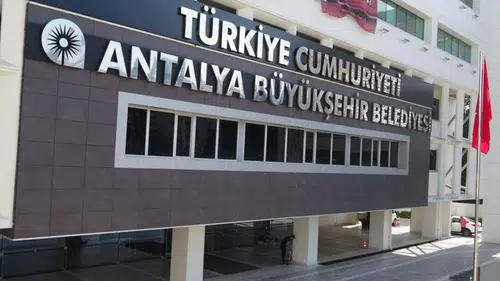 Antalya Büyükşehir Belediyesi'ne yeni operasyon: Böcek'in kuaförü gözaltına alındı