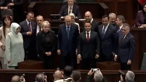 CHP'den istifa eden Nimet Özdemir AK Parti 'ye katıldı