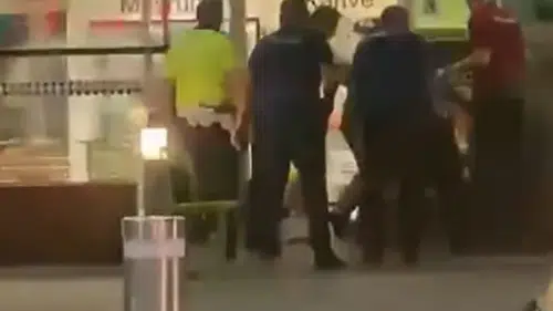 İzmir Havalimanı'nda bıçaklı saldırgan tutuklandı