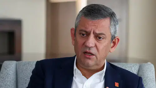 Özel yeni parti için program ve logo çalışmalarının başladığını duyurdu