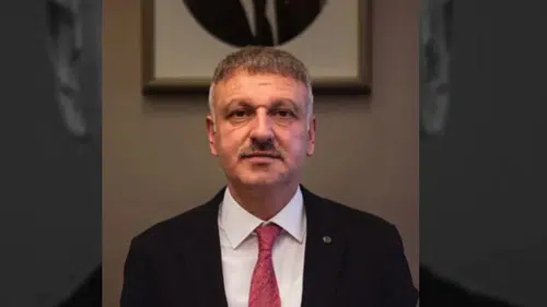 Mahkeme, Zeybek'in Saral'a karşı açtığı tazminat davasını 10 bin TL ile sonuçlandırdı