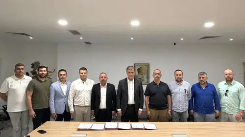 İzmir Büyükşehir Belediyesi 3 bin 300 çalışanı kapsayan toplu iş sözleşmesini imzaladı