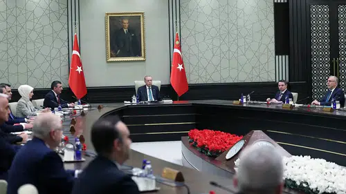 Ankara Kulislerinde Kabine Değişikliği Sinyali Güçleniyor