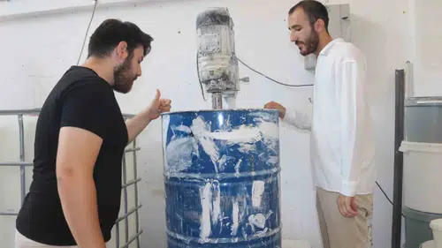 Geliştirdikleri enerji tasarruflu boyalarla eğitime destek oluyorlar