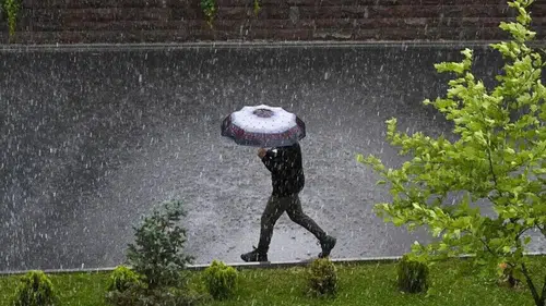 Meteoroloji'den yurdun büyük bölümü için sağanak ve fırtına uyarısı