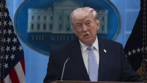 Trump, İran anlaşması gerekçesiyle saldırıları askıya aldı