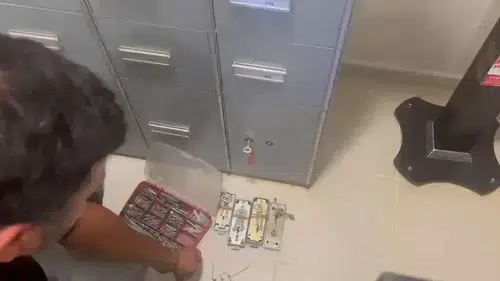 Ahbap Derneği'nin kasasından altın yerine ilaç ve kitap çıktı