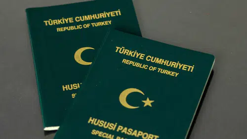 Ulaştırma Bakanı Uraloğlu: Pilot ve kabin memurlarına yeşil pasaport için yeni çalışma yok