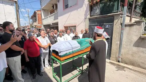 Sanatçı Cansever vasiyeti üzerine memleketinde toprağa verildi