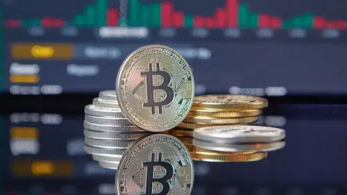 Stabilcoin arzındaki daralma Bitcoin'in hisse senetlerinden ayrışmasına neden oluyor