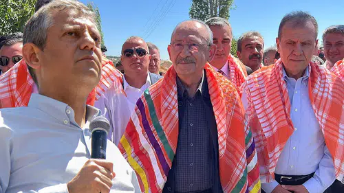 Vahap Seçer'den Özgür Özel'e telefon: 'Genel başkanım olarak size eşlik ederim'