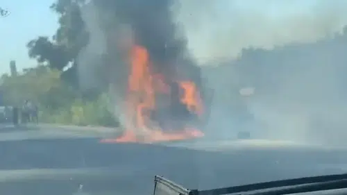 Eskişehir Çevre Yolu’nda bilinmeyen sebeple alev alan araç kullanılamaz hale geldi