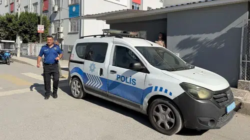 Mersin'de ilkokul öğrencisinin çantasından tabanca çıktı, baba gözaltında