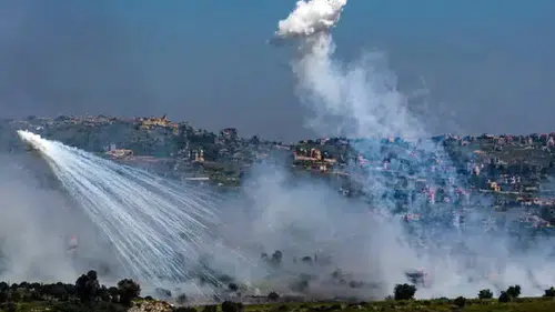 İsrail, Lübnan'ın güneyinde fosfor bombalarıyla zeytinlikleri yaktı