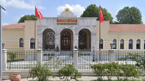 İstanbul Valiliği okullardaki mescitleri cuma namazı için düzenlemeye çağırdı