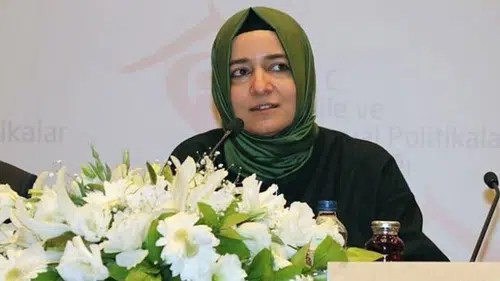 Fatma Betül Sayan Kaya’nın istifasını sunduğu iddia edildi