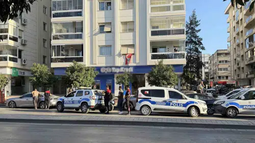 İzmir'de banka şubesinde 5 kişi rehin alındı