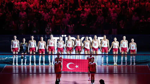 Kabine üyeleri Filenin Sultanları'nın Avrupa şampiyonluğunu kutladı