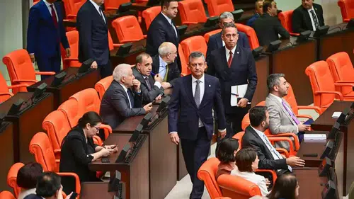 Yeni Parti Meclis açılışında Erdoğan için ayağa kalkmayacak