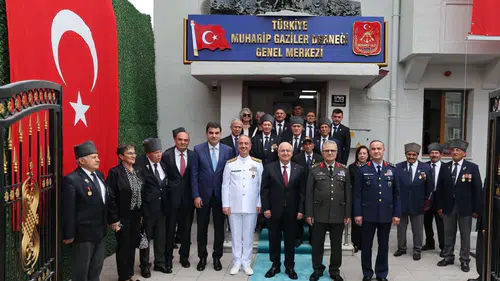 Milli Savunma Bakanı Yaşar Güler, Türkiye Muharip Gaziler Derneği Genel Merkezi'ni açtı