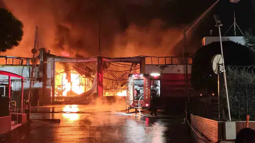 Manisa'daki İnci Akü fabrikasında yangın çıktı