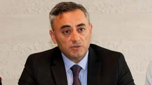 Özgür Topaç’tan AK Parti’nin İzmir videosuna tepki: “İzmir’i basitleştiremezsiniz”
