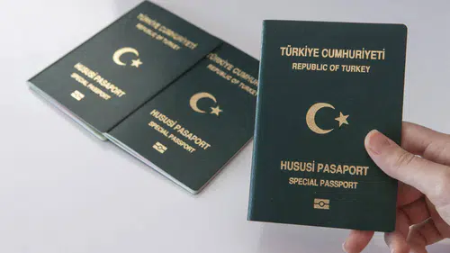 Özel okul öğretmenlerine yeşil pasaport müjdesi Meclis'te