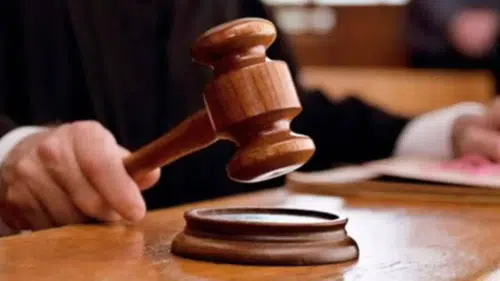 İzmir'de çocukların boğazına bıçak dayayan baba 8 yıl 3 ay hapis cezası aldı