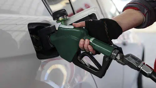 Motorine 6 TL 40 kuruş zam, benzine indirim geliyor