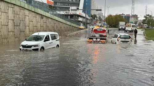 İzmir'de kuvvetli sağanak ve gök gürültülü yağış uyarısı