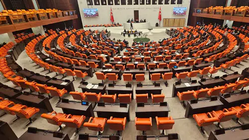 Halk TV’ye kayyım tartışması Meclis’te: “Bu memleket sizin çiftliğiniz değil”