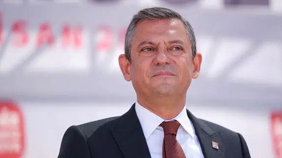 Özgür Özel'den sert tepki: "İftiracılarla Bozbey'i yakmaya çalışıyorlar"