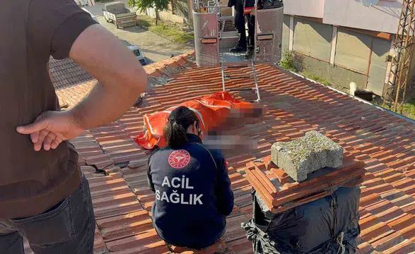 Tamir için çıktığı çatıda düşen vatandaş hayatını kaybetti