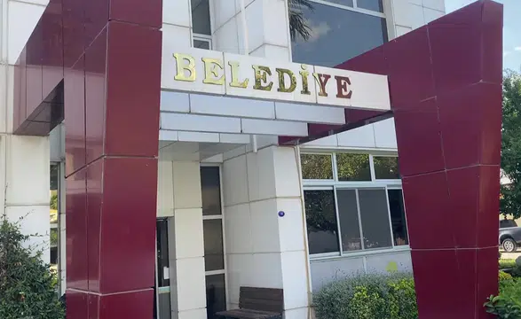 Seferihisar Belediyesi rüşvet soruşturmasında imar müdürü gözaltına alındı