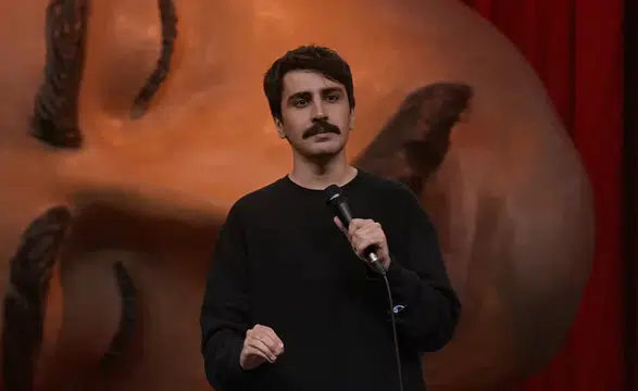 Komedyen Deniz Göktaş yurt dışı dönüşünde gözaltına alındı