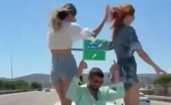 İzmir-Çeşme otoyolunda araç üstü dansa soruşturma